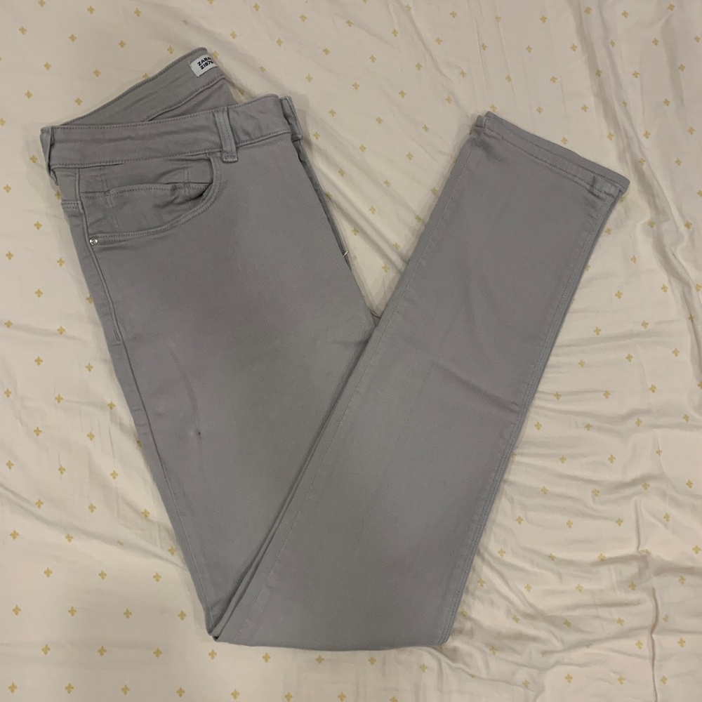 Zara women’s stretch jeans size 10 in cream/light gray color